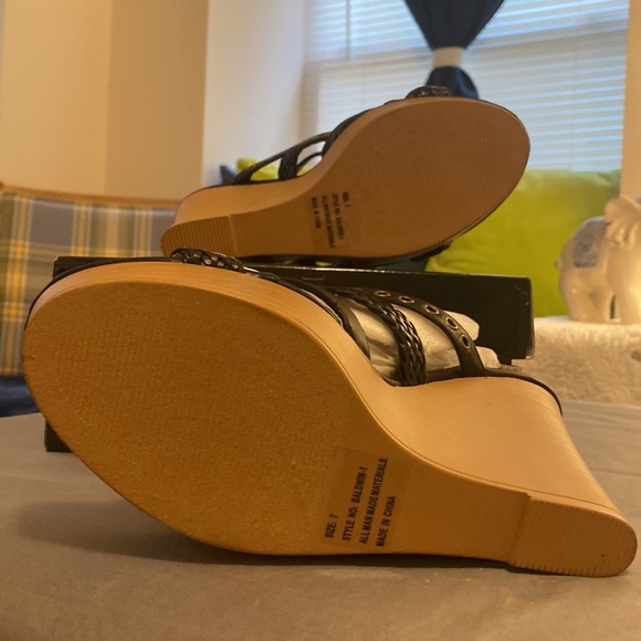 Wedge Sandals Studded & Riveted Black New with tags in box C Label - Picture 5 of 7
